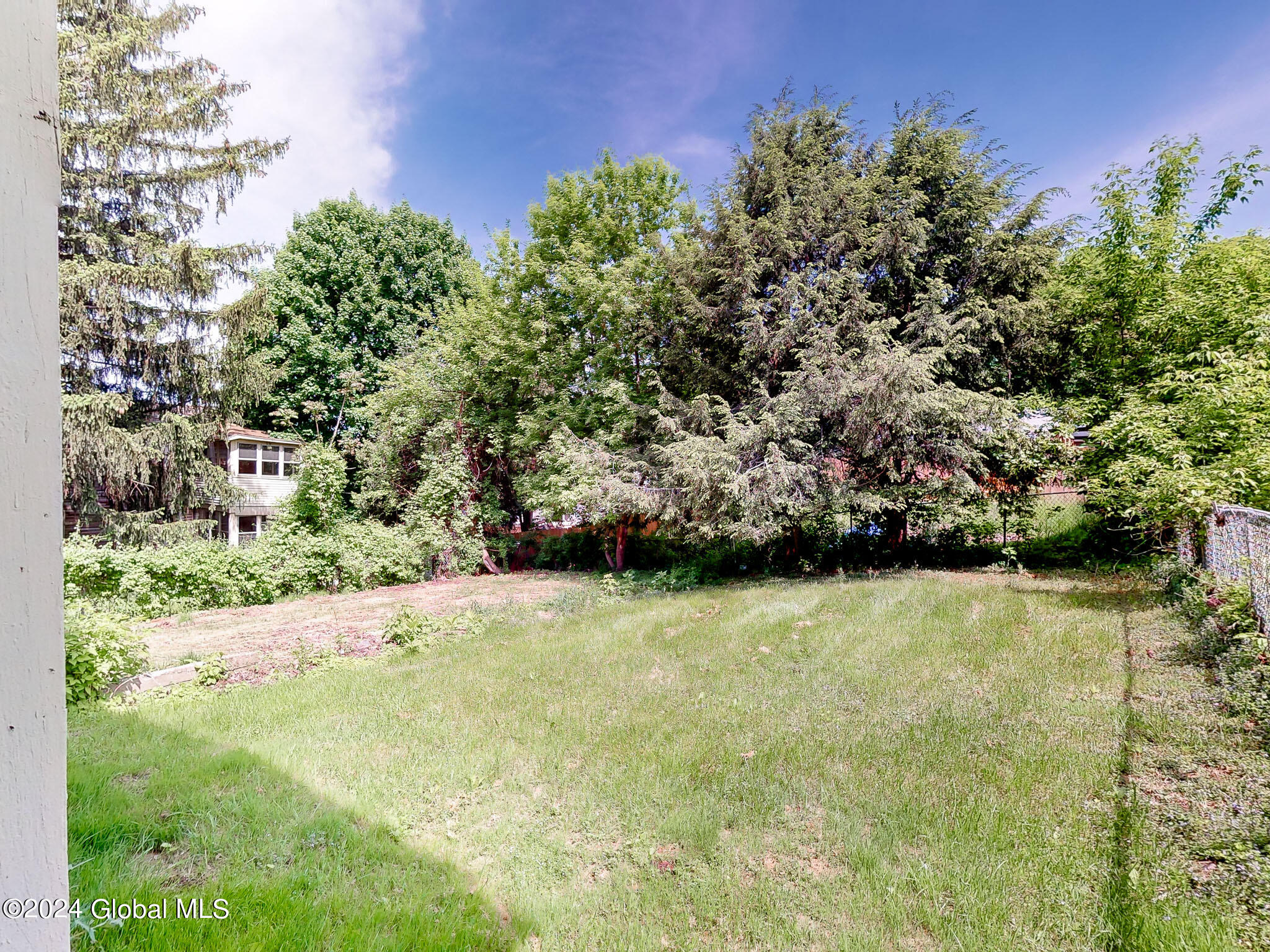 16 Mann Avenue