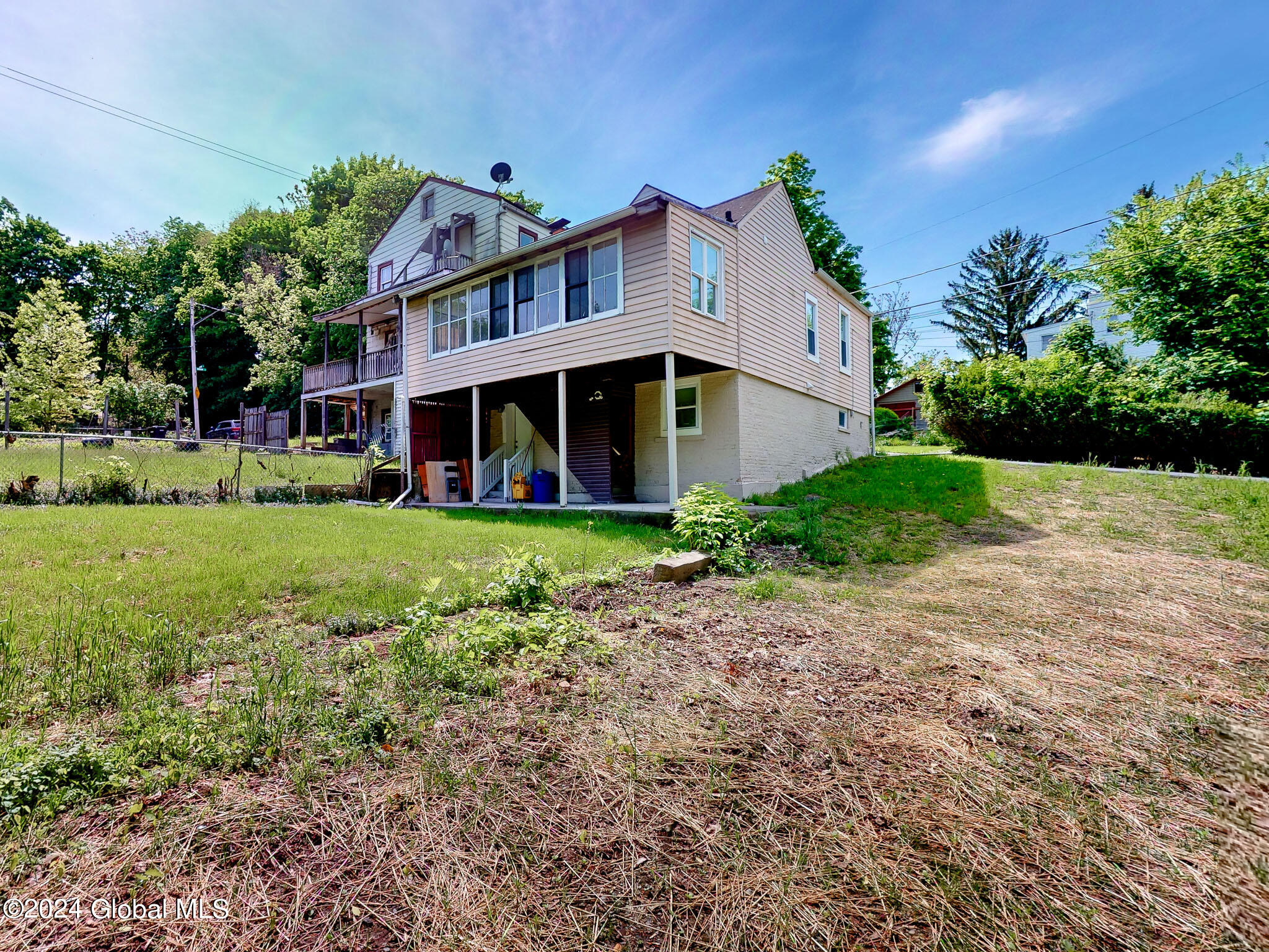16 Mann Avenue