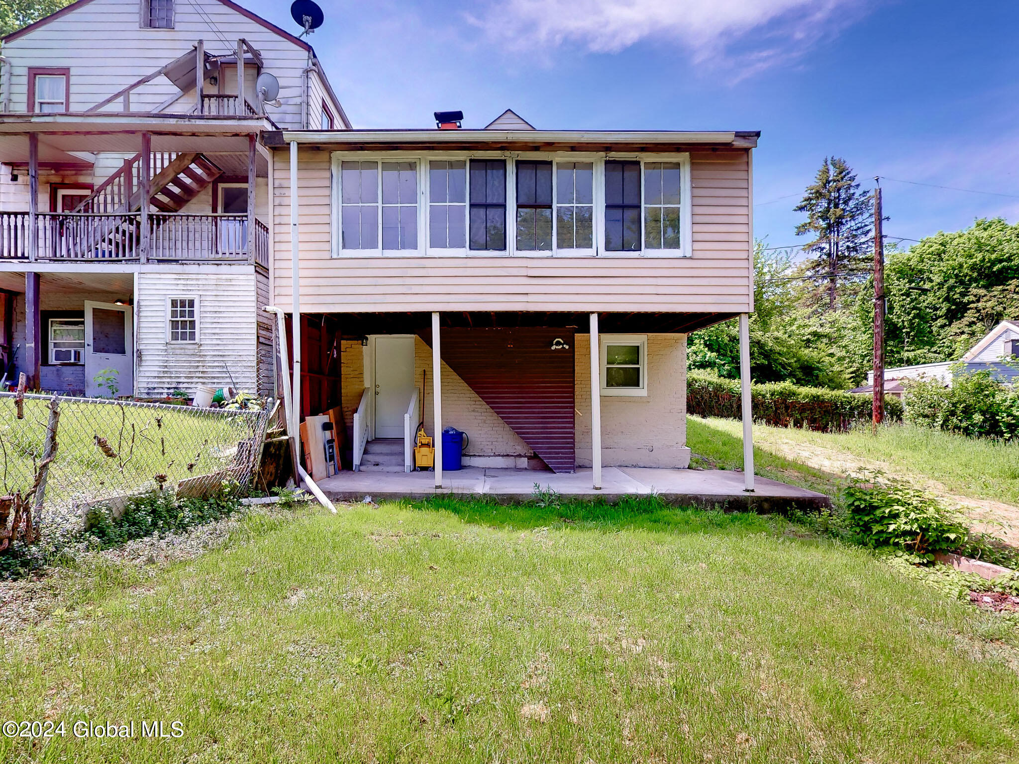 16 Mann Avenue