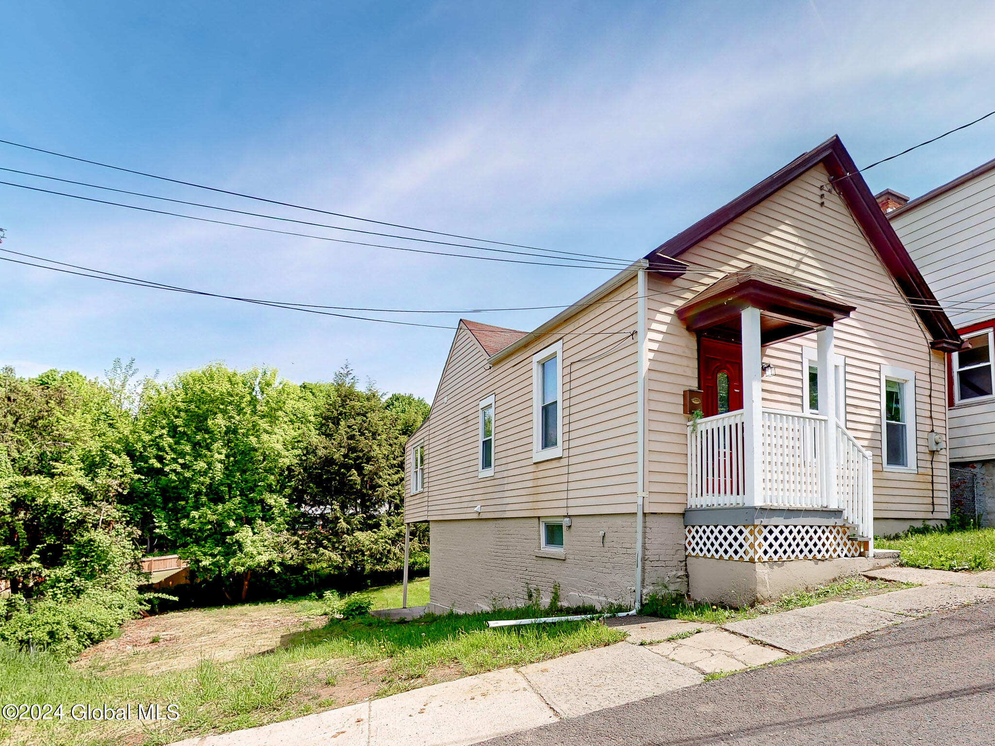 16 Mann Avenue
