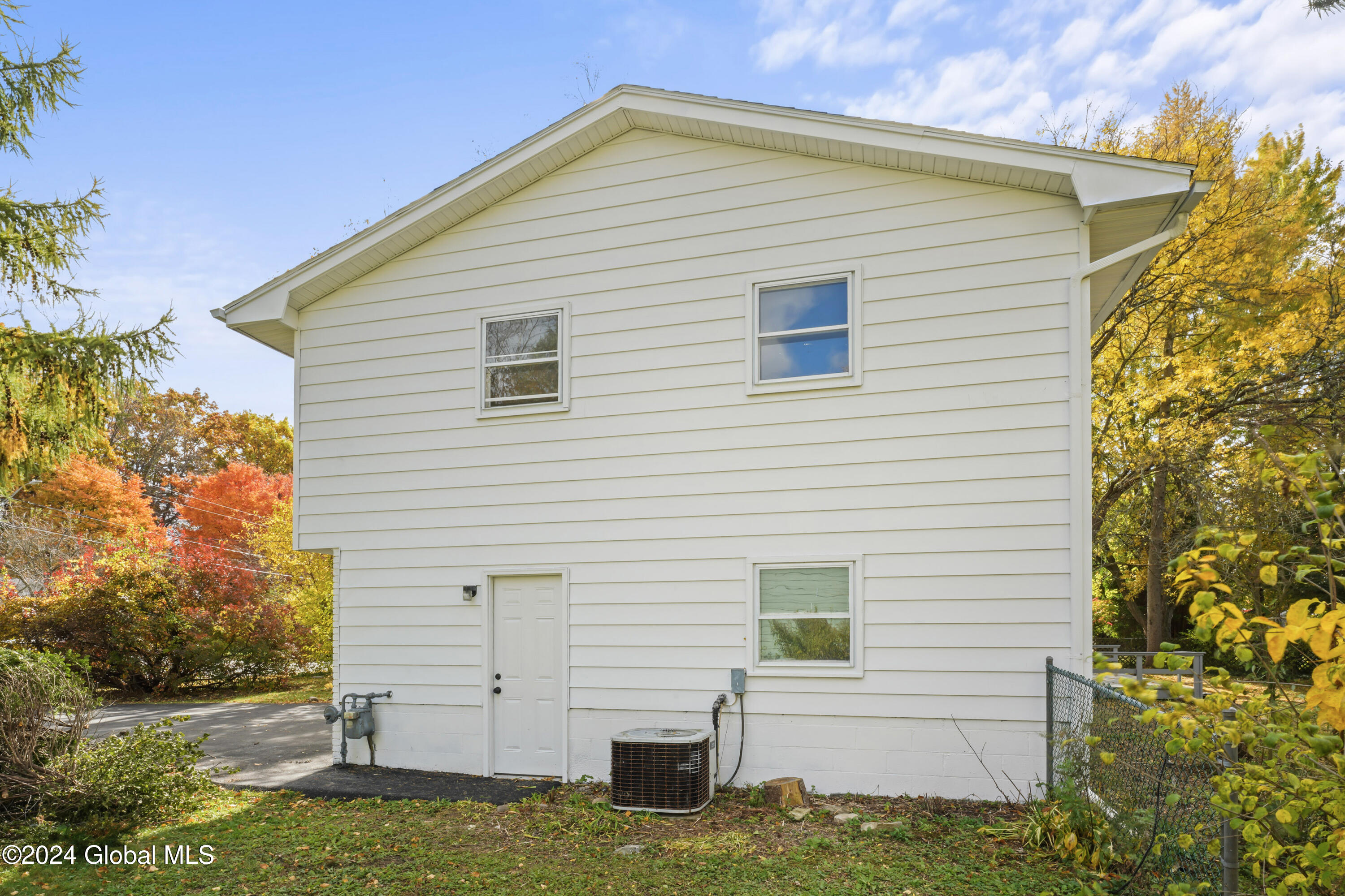 5 Locust Drive