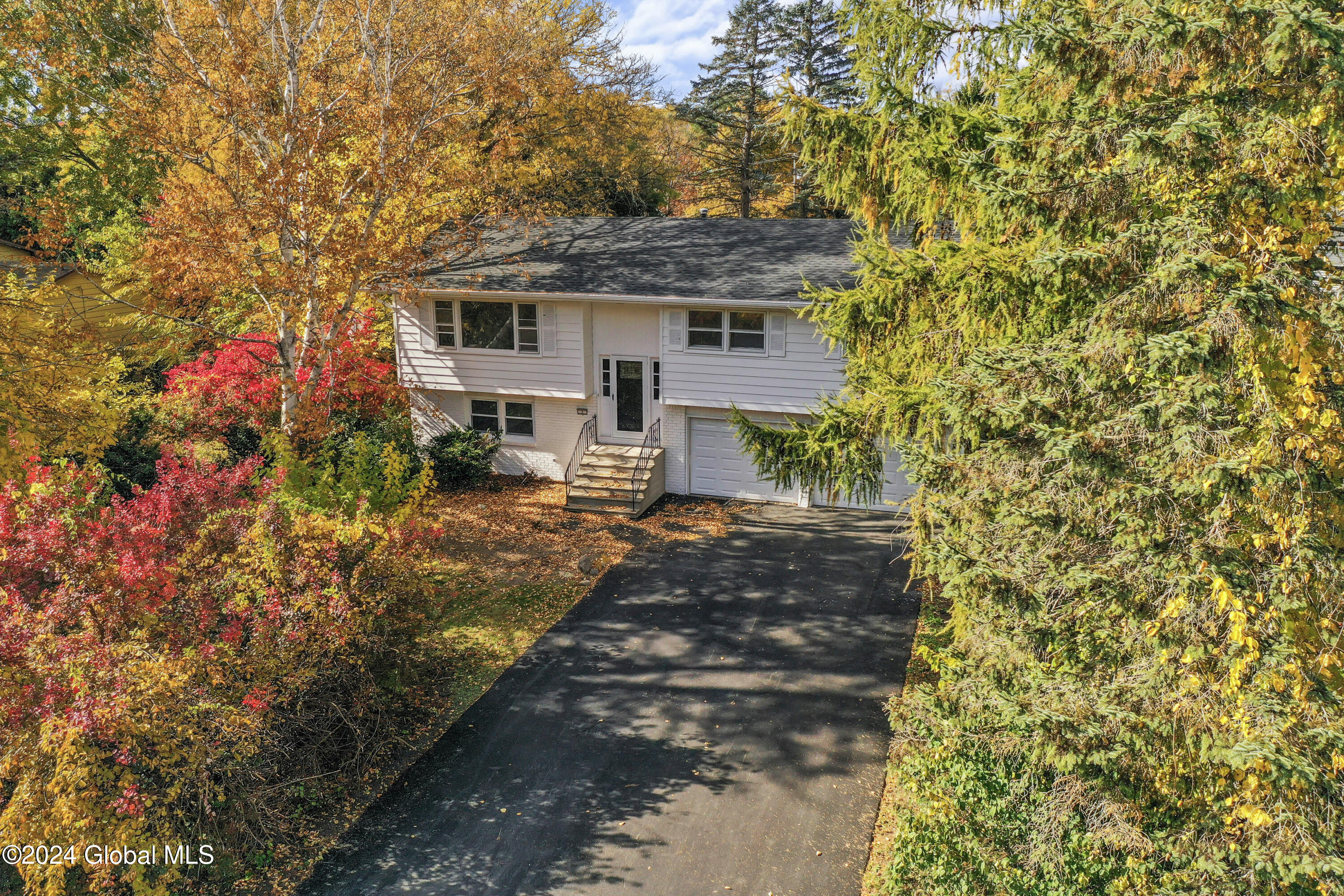 5 Locust Drive