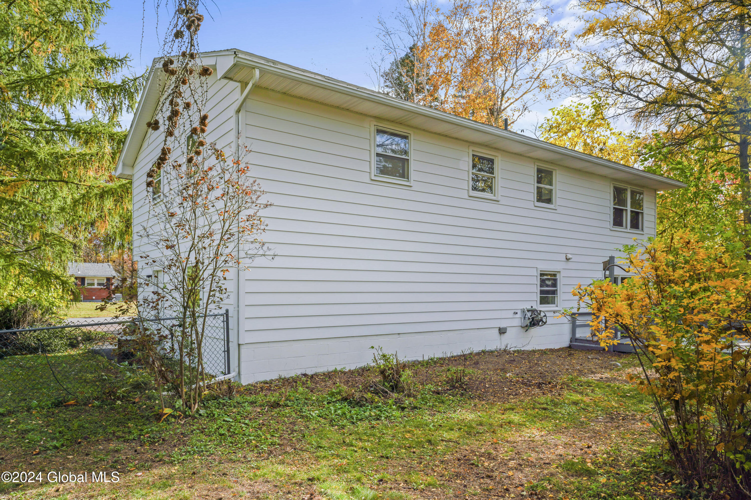 5 Locust Drive