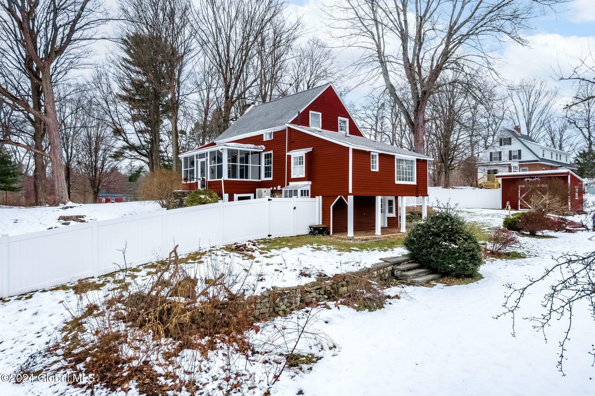 32 Spring Road