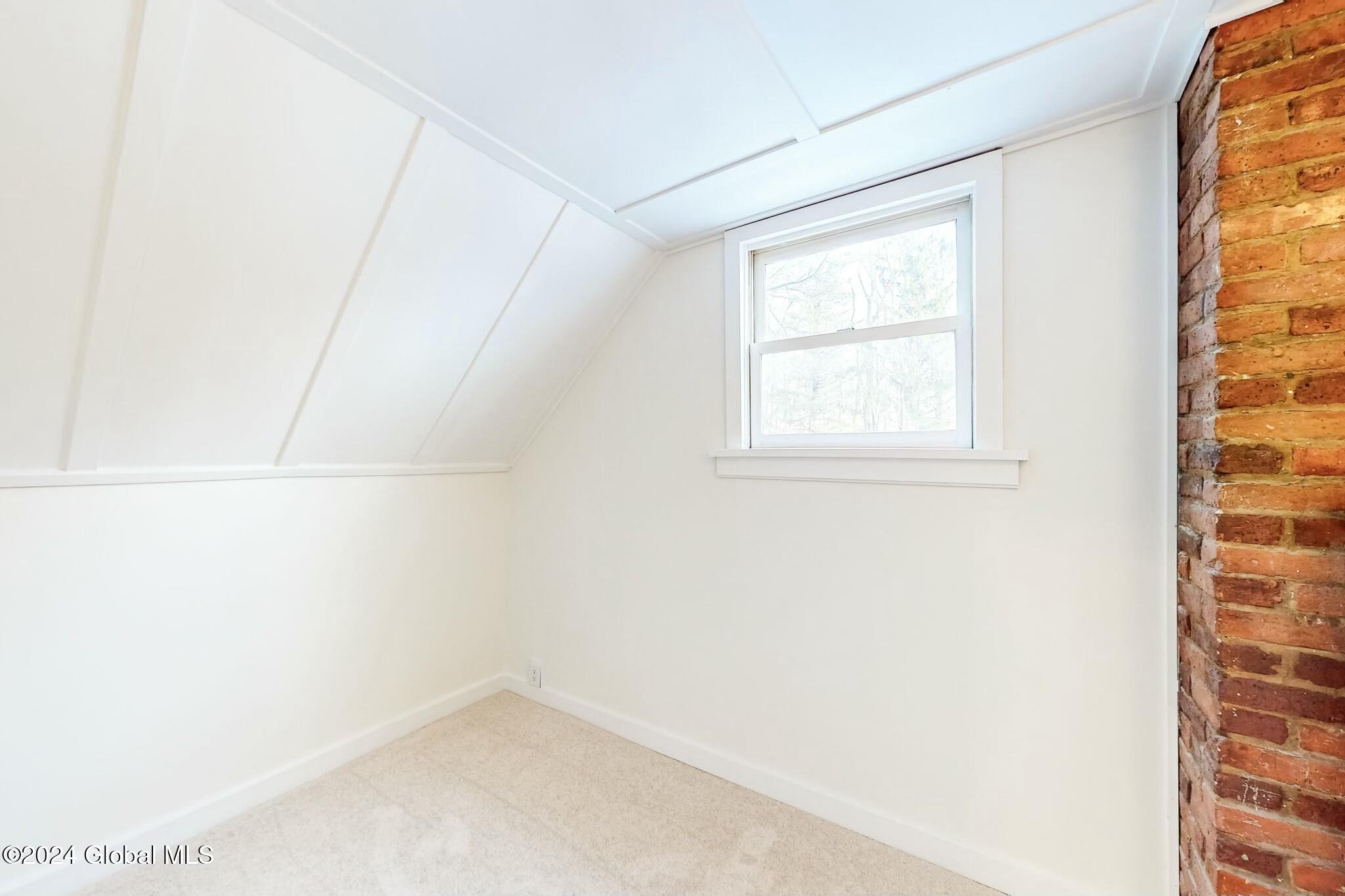 32 Spring Road
