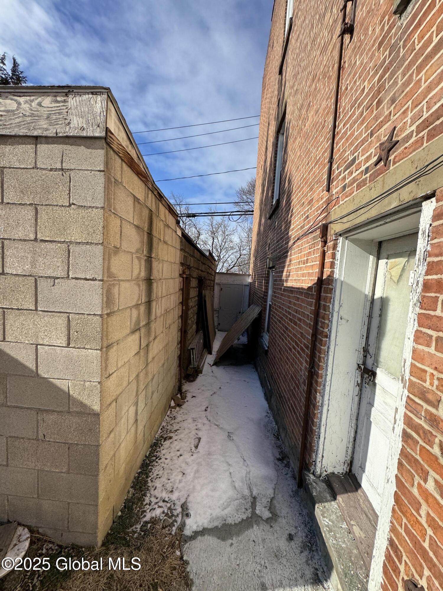 43 Oakwood Avenue