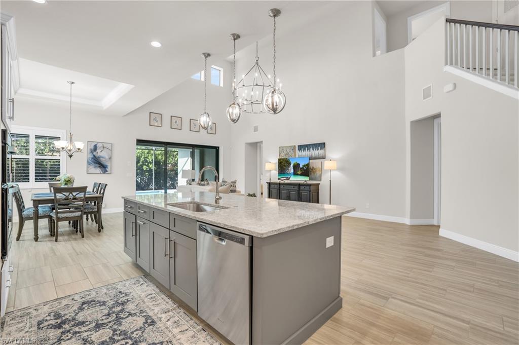 10043 Florence CIR