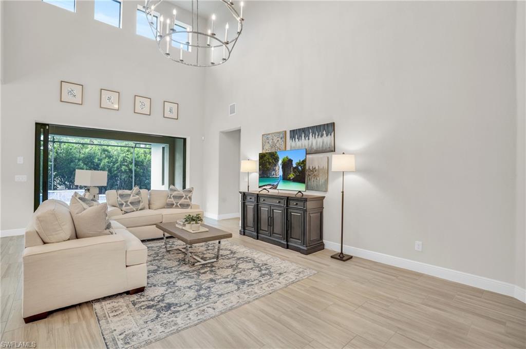 10043 Florence CIR