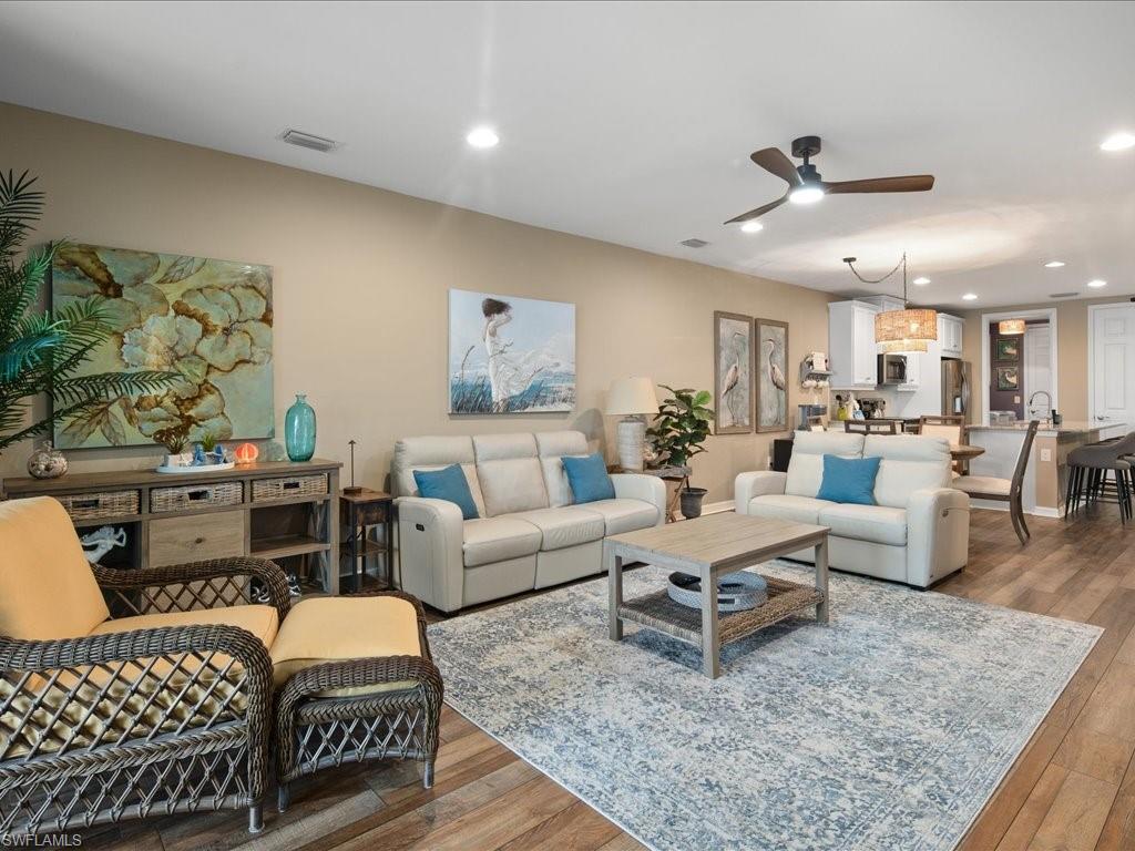 14798 Edgewater CIR