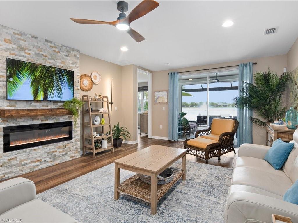 14798 Edgewater CIR