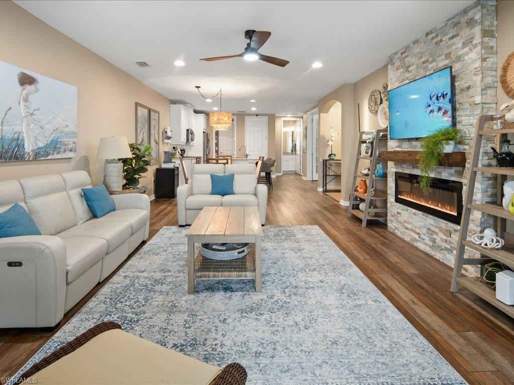 14798 Edgewater CIR