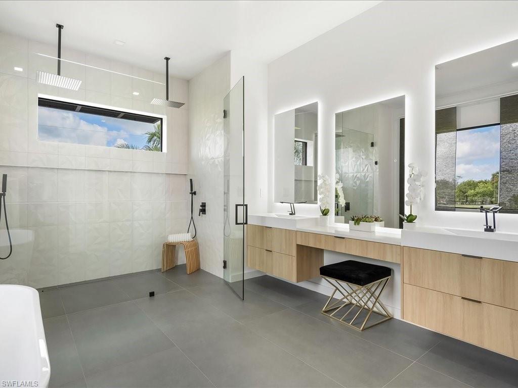 424 Shady Hollow BLVD W