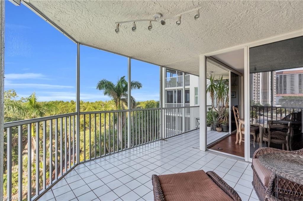 5550 Heron Point DR # 302