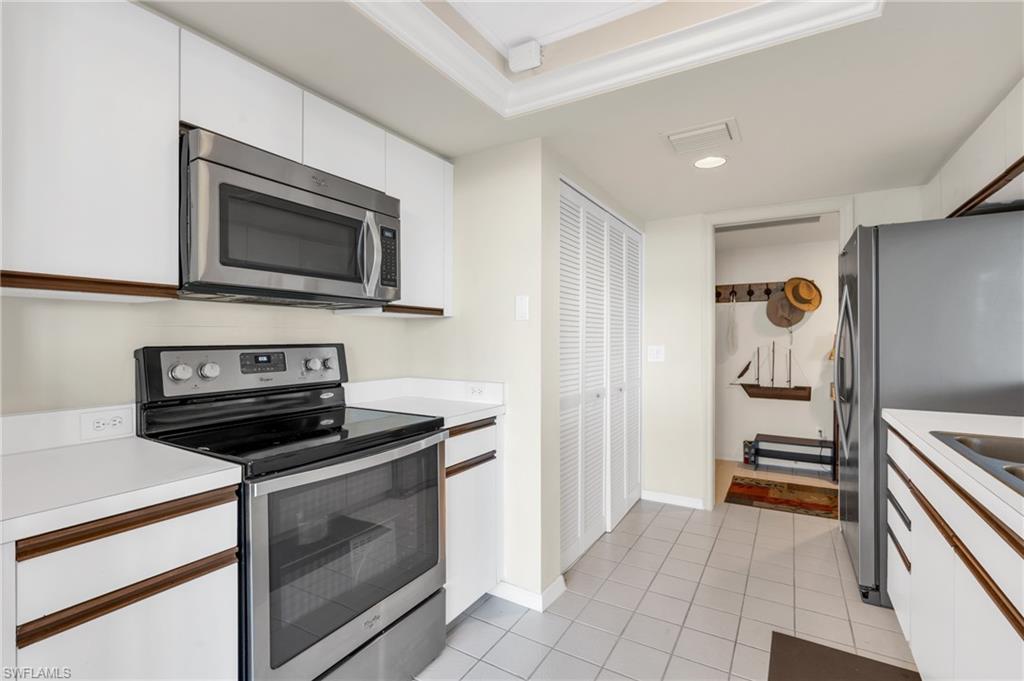 5550 Heron Point DR # 302