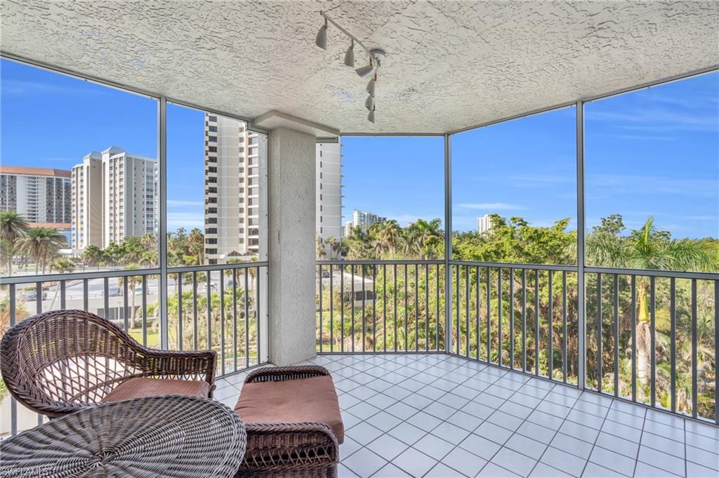 5550 Heron Point DR # 302