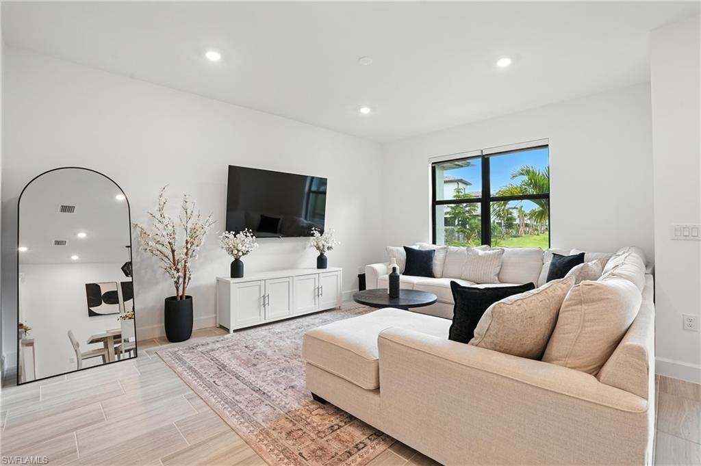 4349 SONOMA OAKS CIR