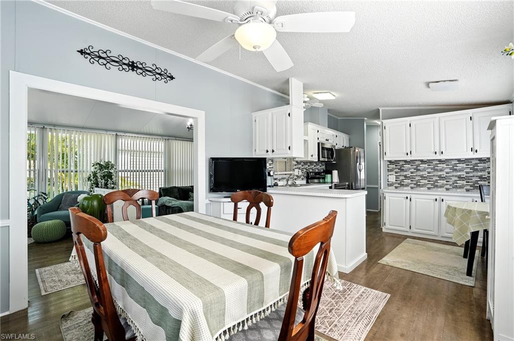1041 Crystal Lake DR