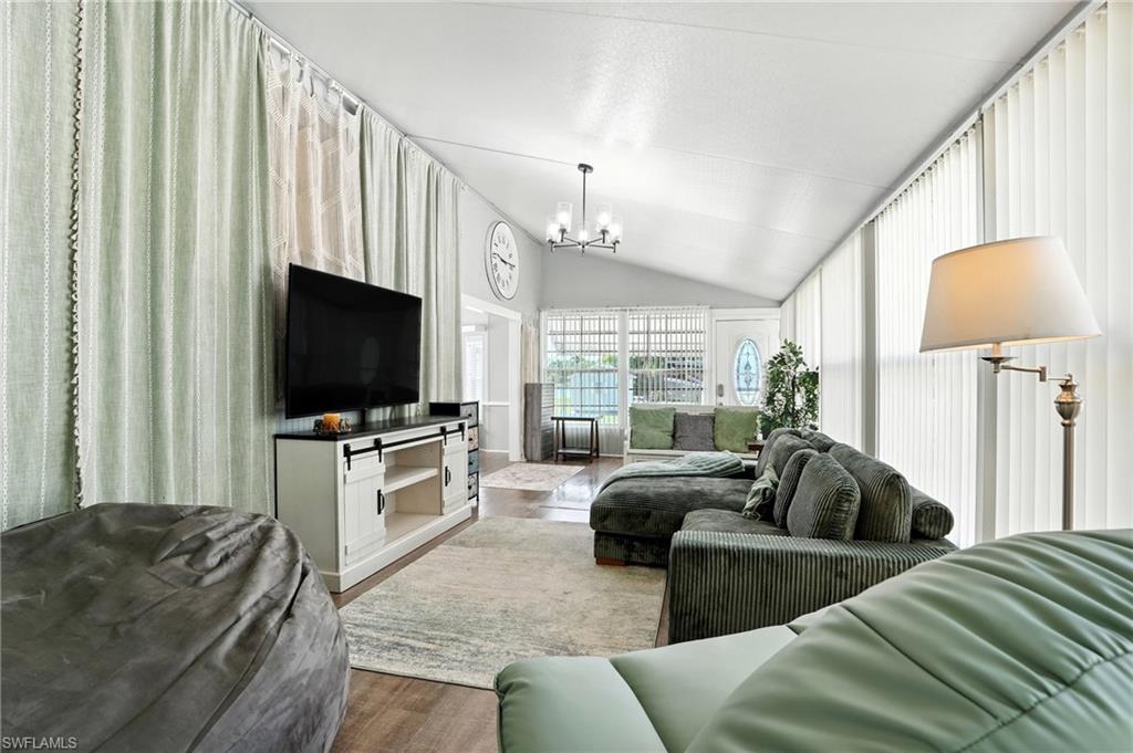 1041 Crystal Lake DR