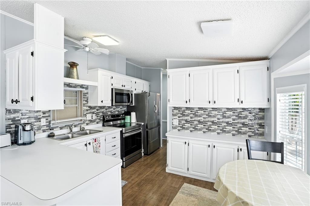 1041 Crystal Lake DR