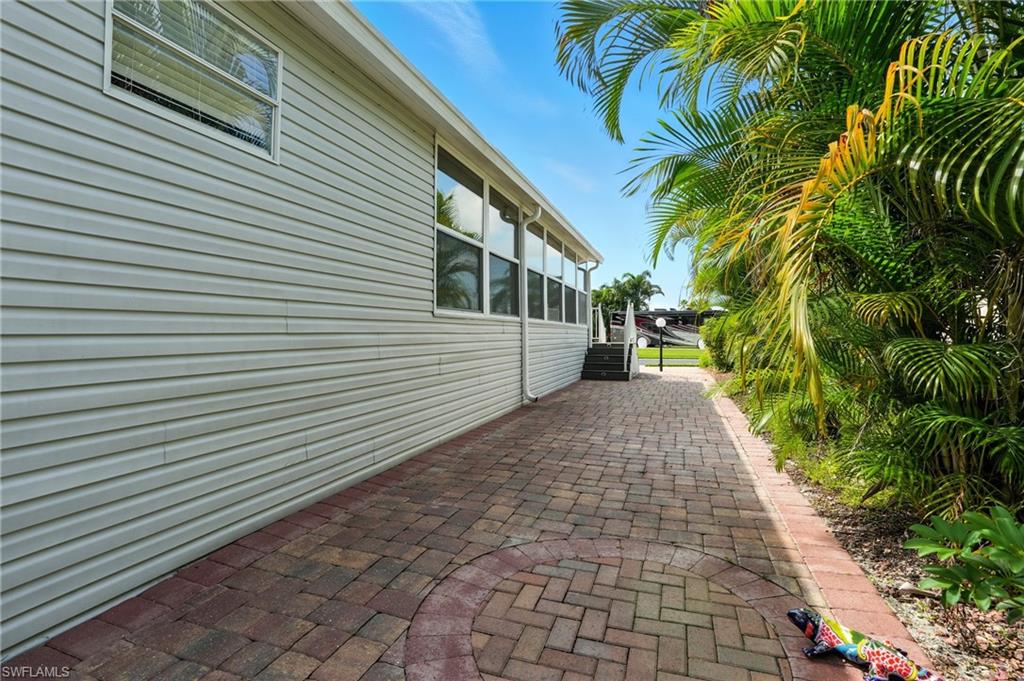 1041 Crystal Lake DR