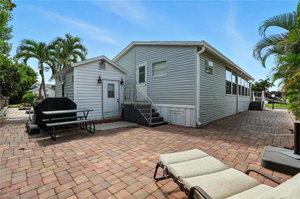 1041 Crystal Lake DR