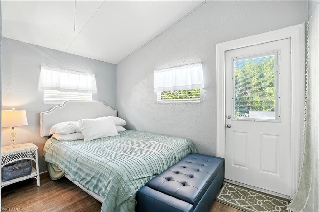 1041 Crystal Lake DR