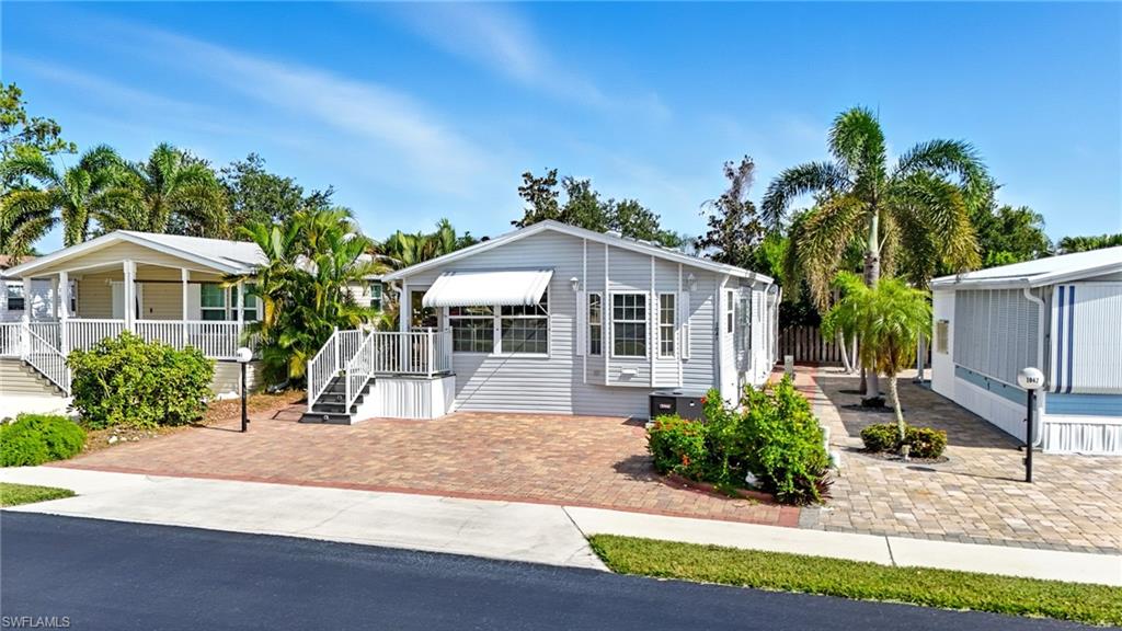 1041 Crystal Lake DR