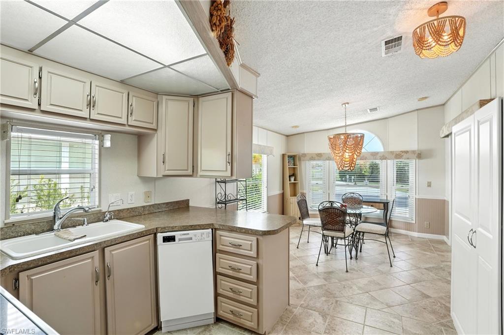 4052 Crystal Lake DR