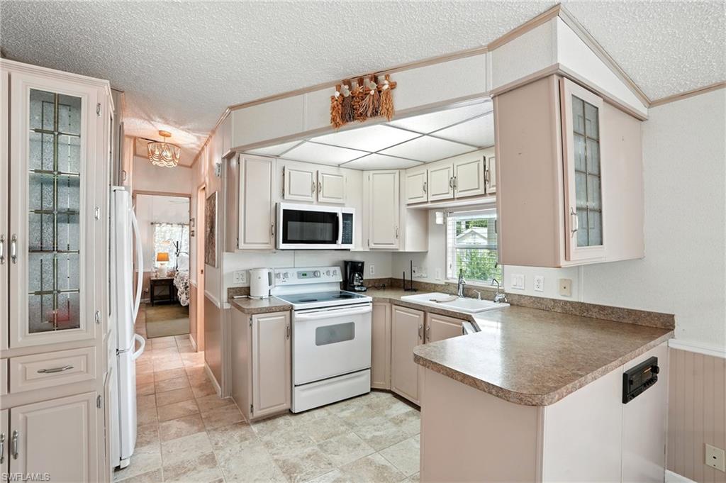 4052 Crystal Lake DR