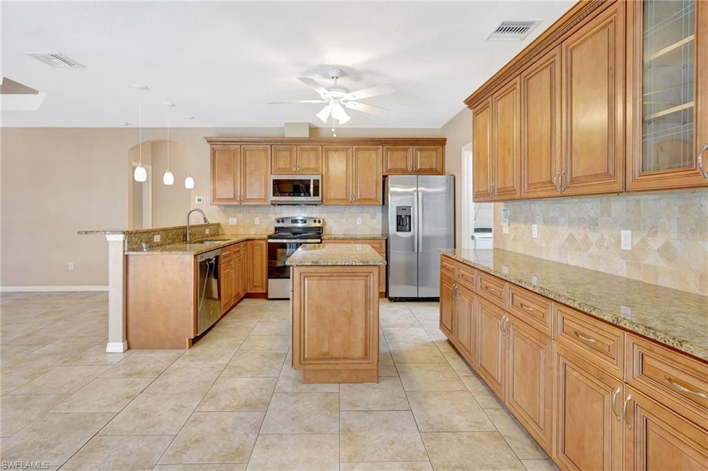 2450 Rio De Janeiro AVE