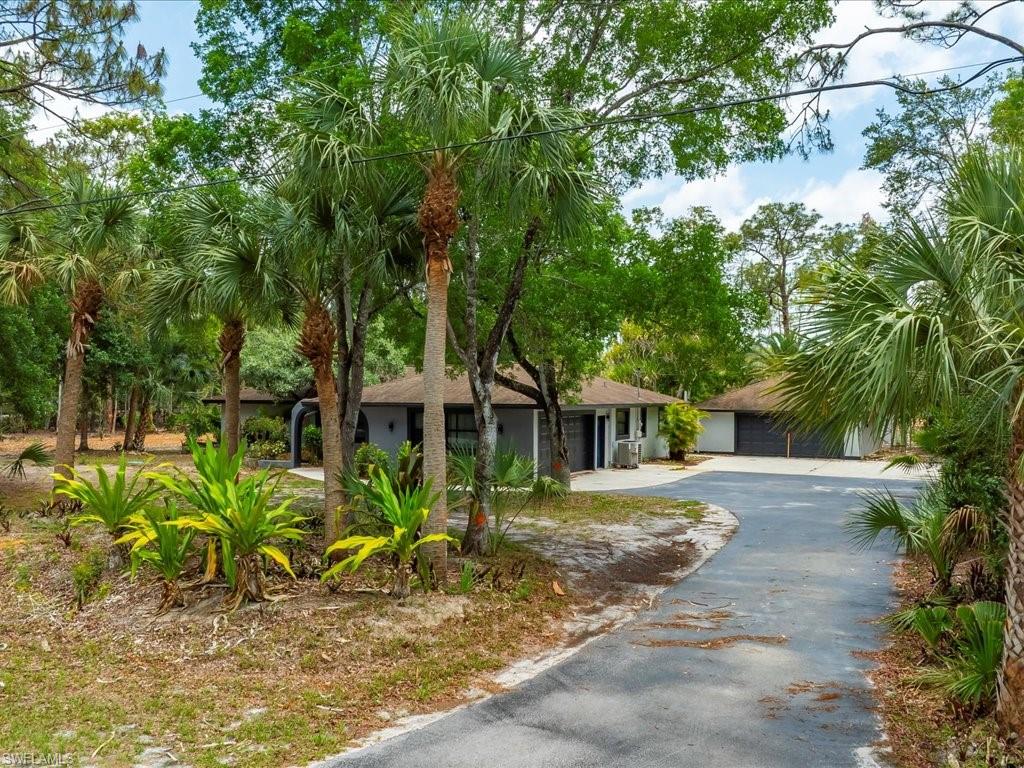 6940 Bottlebrush LN