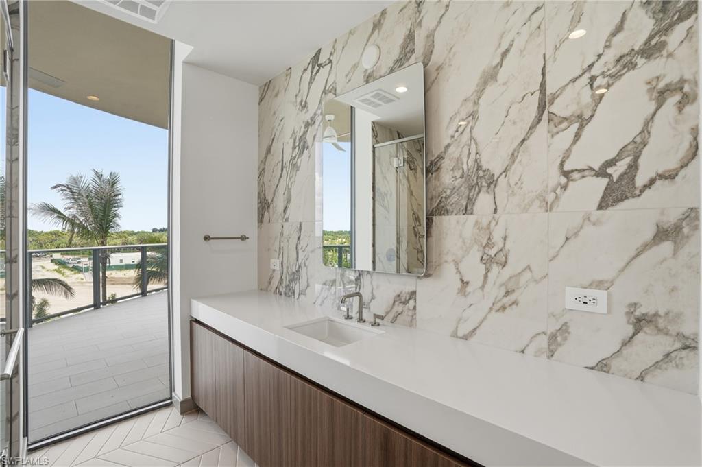 5100 Seagrass BLVD 201