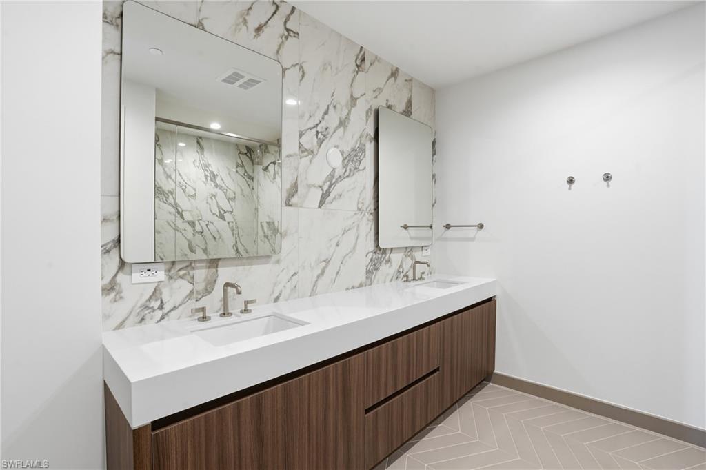 5100 Seagrass BLVD 201