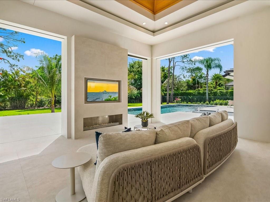 500 Ridge DR