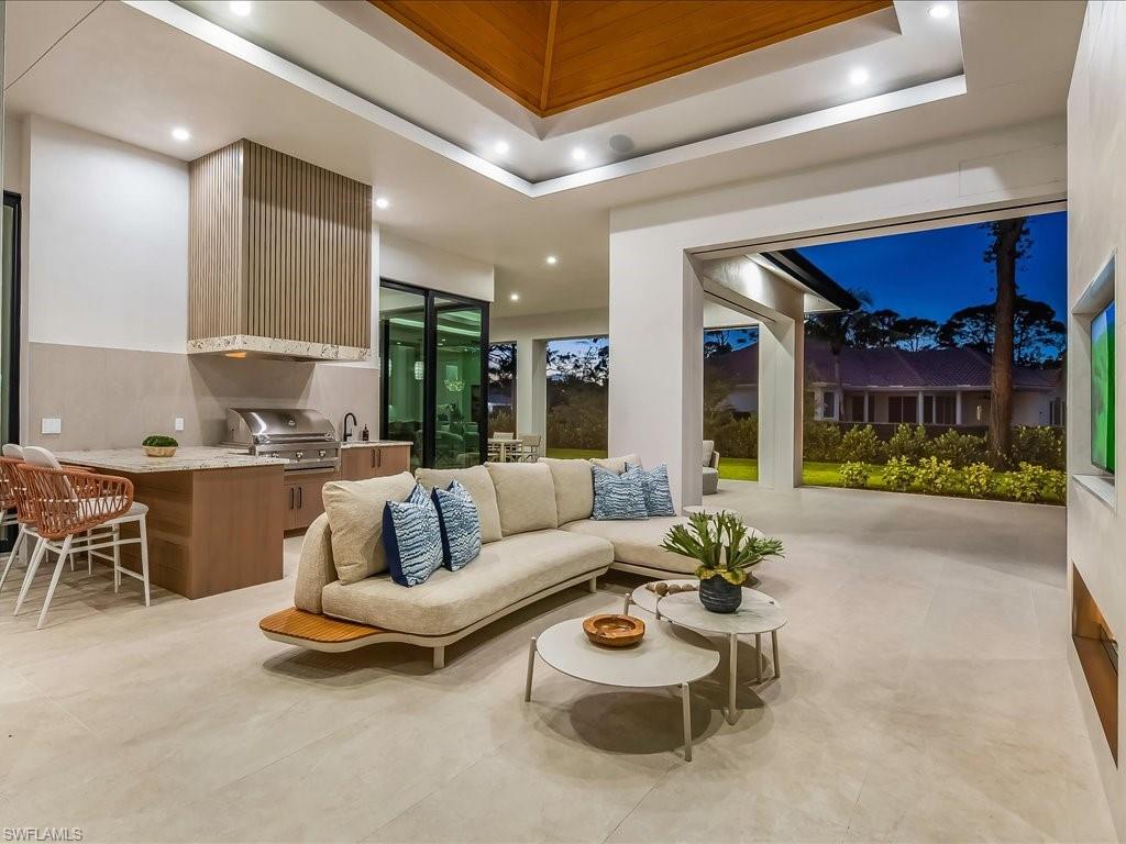 500 Ridge DR