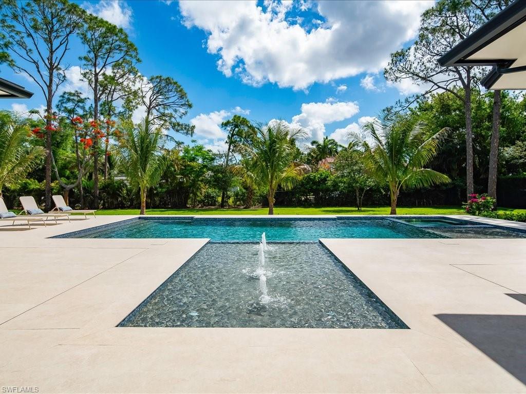 500 Ridge DR