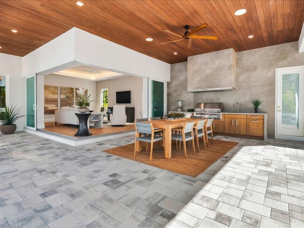 6190 Bur Oaks LN