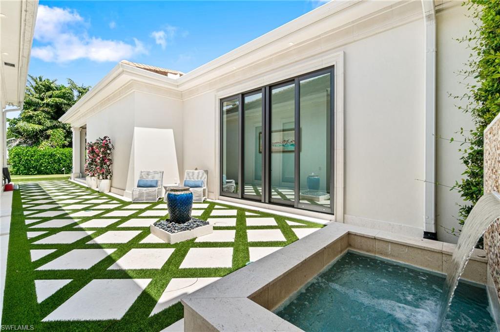 385 Colony DR