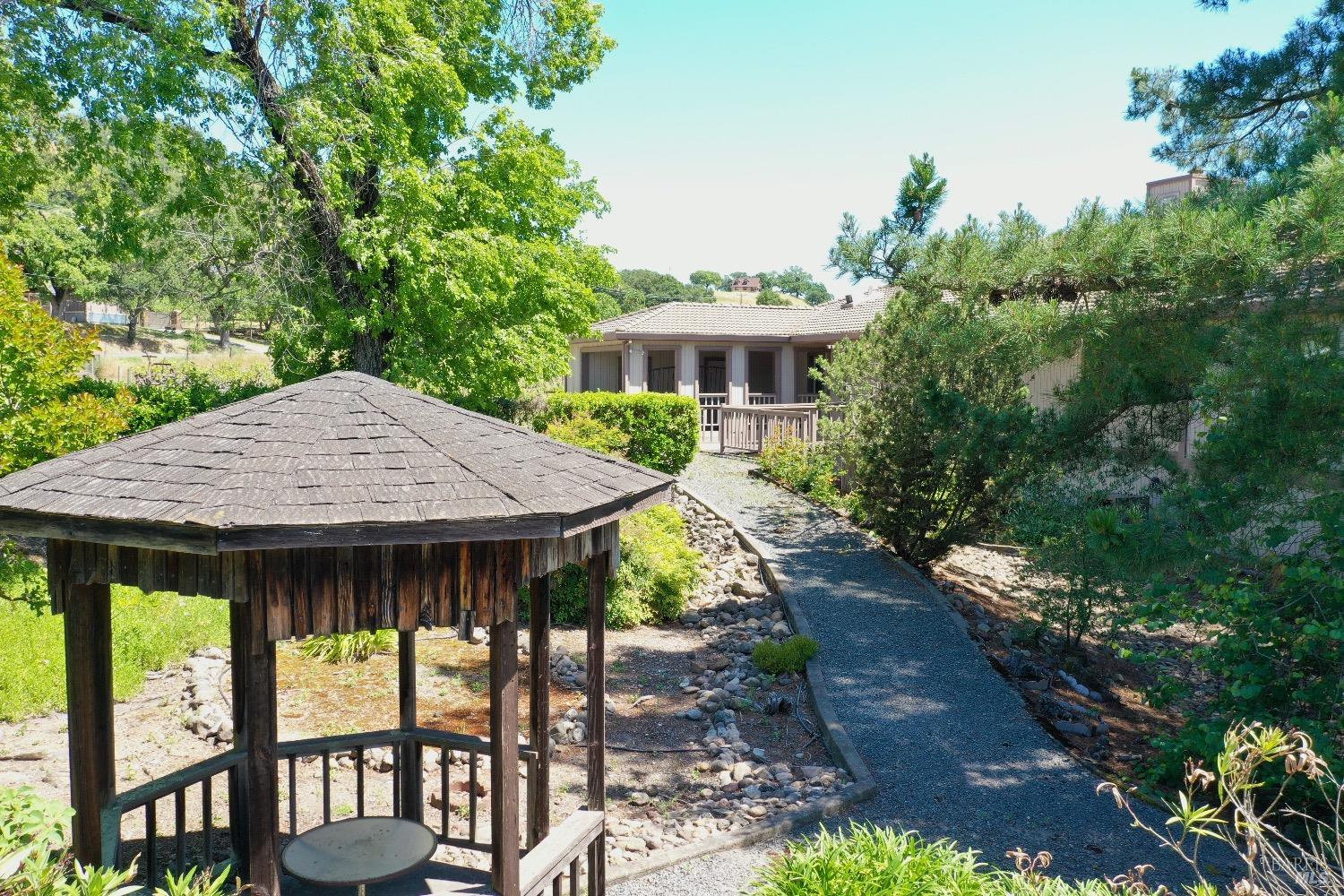 590-5775 Pleasant Ave