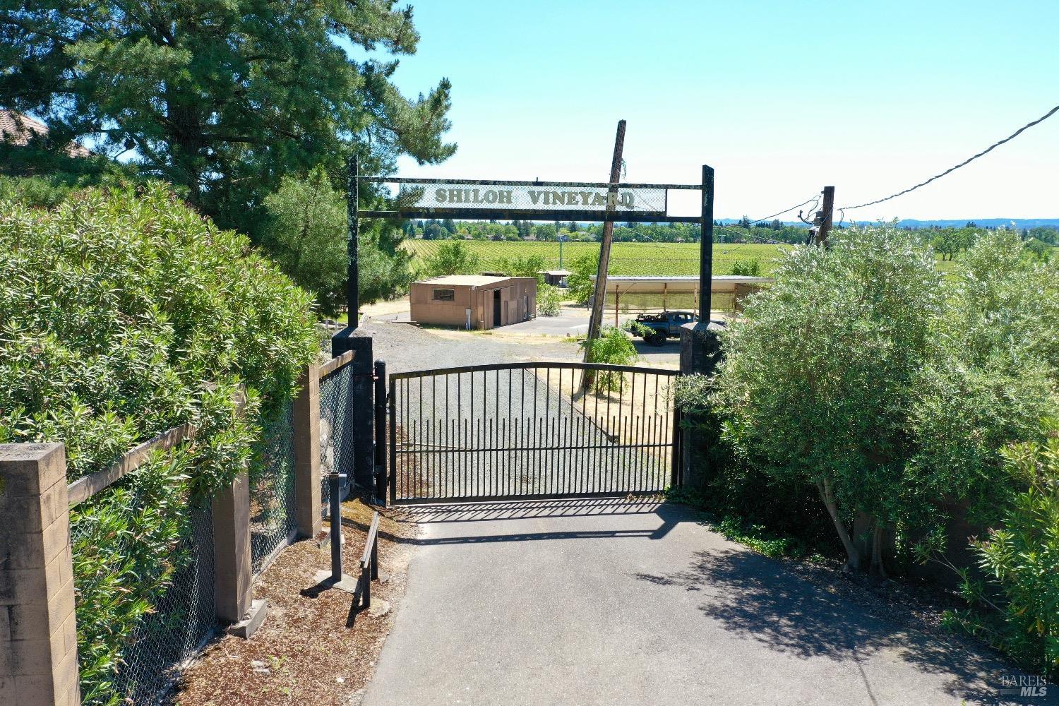 590-5775 Pleasant Ave