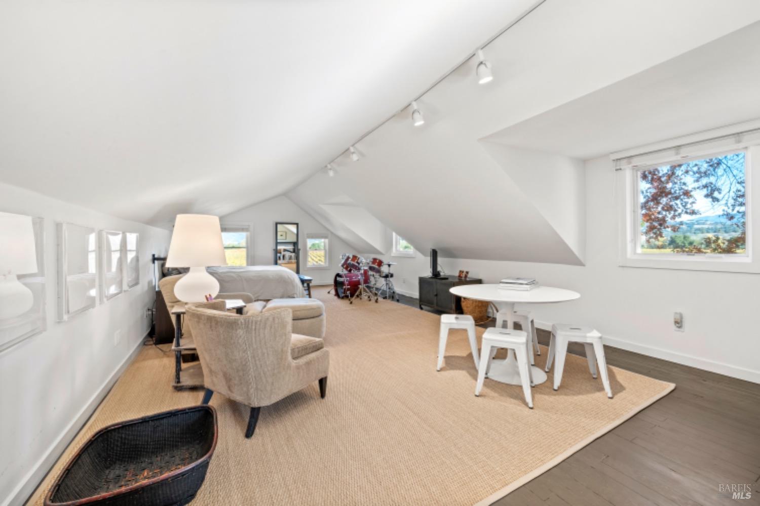 1201 Rogers School Ln