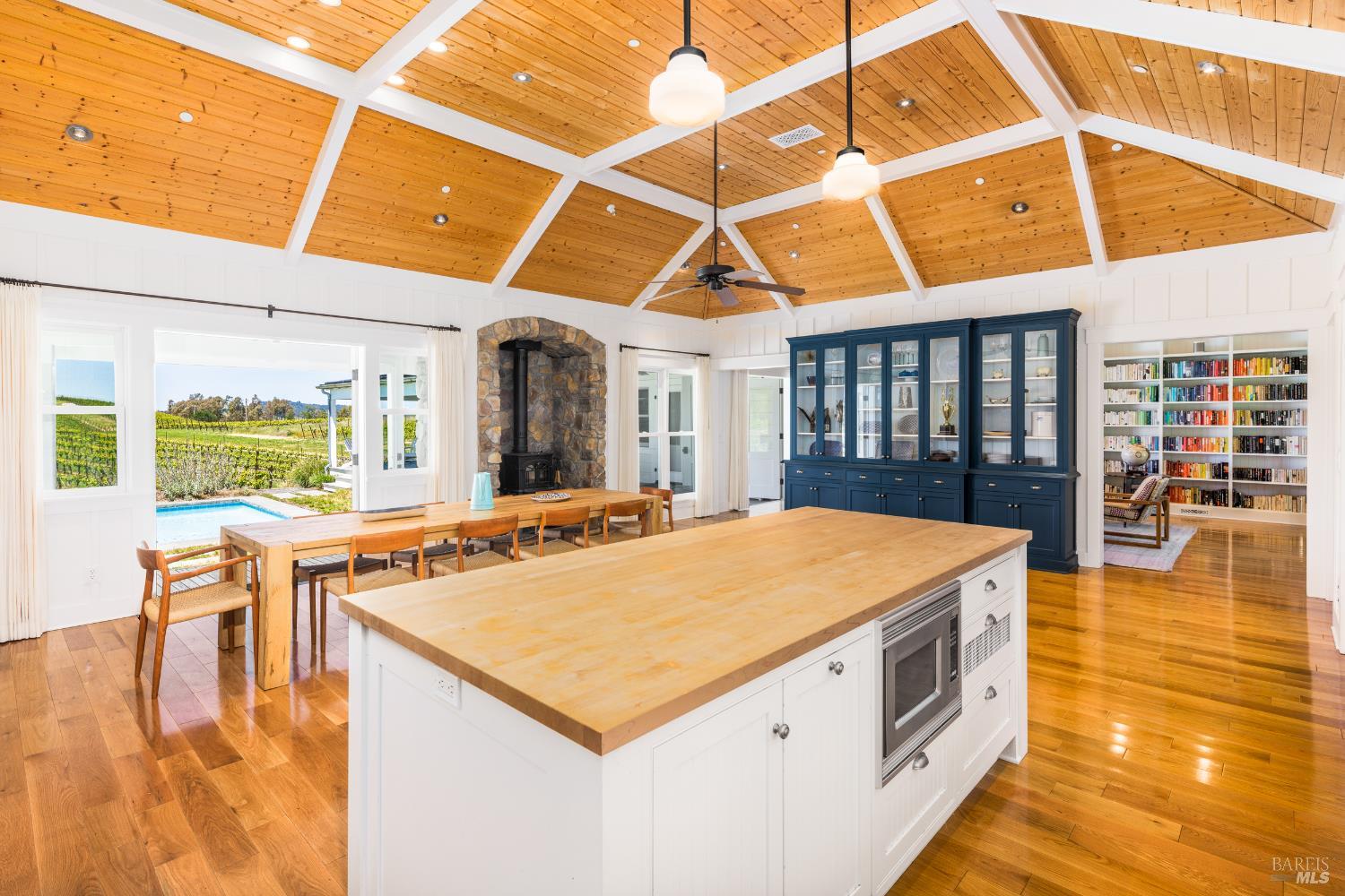 5561 Sonoma Mountain Rd