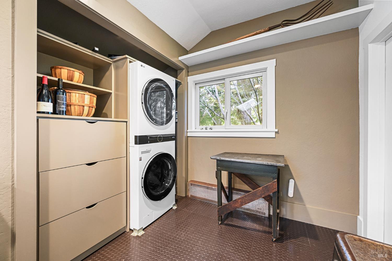 5520 W Soda Rock Lane