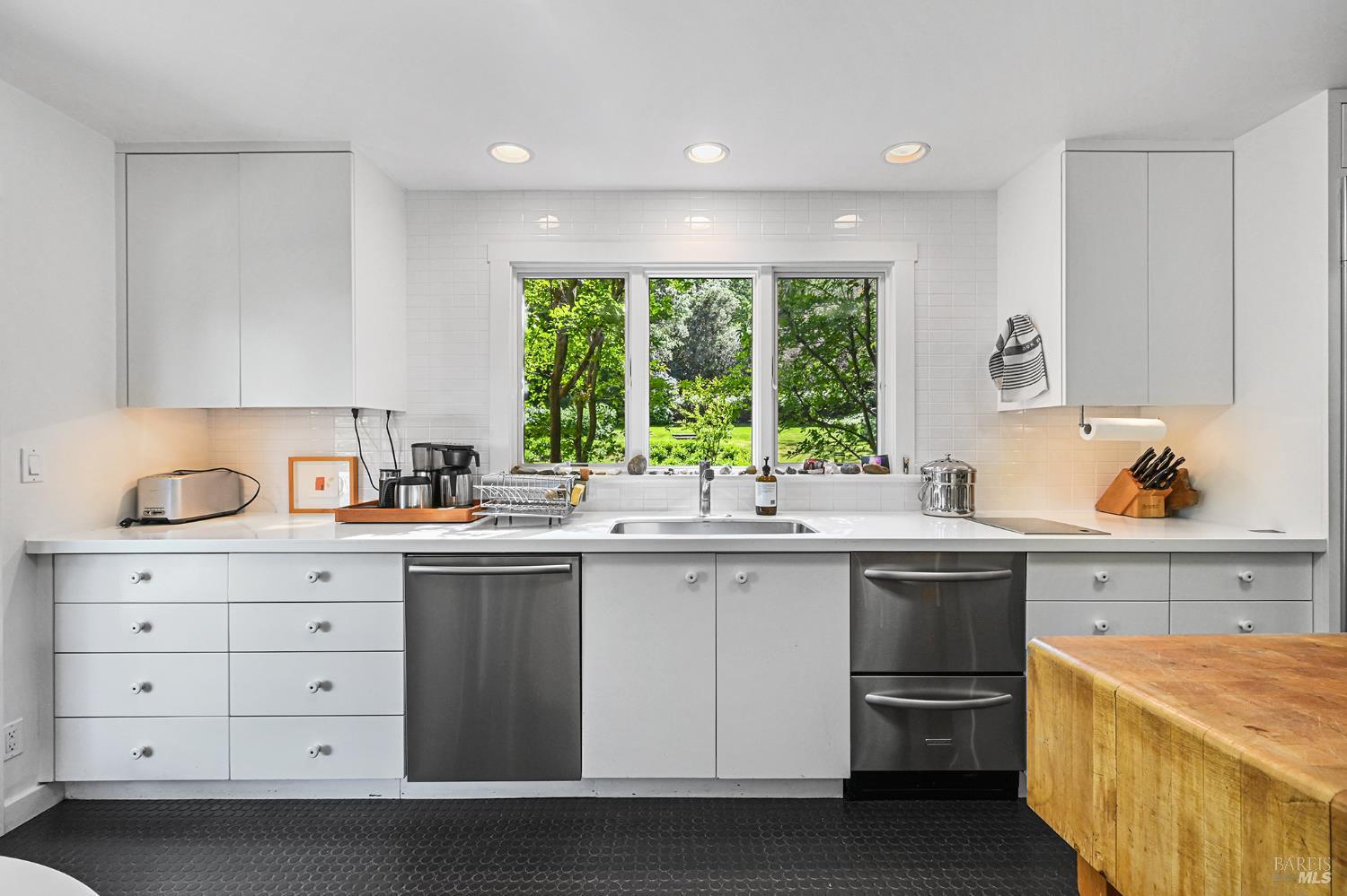 5520 W Soda Rock Lane