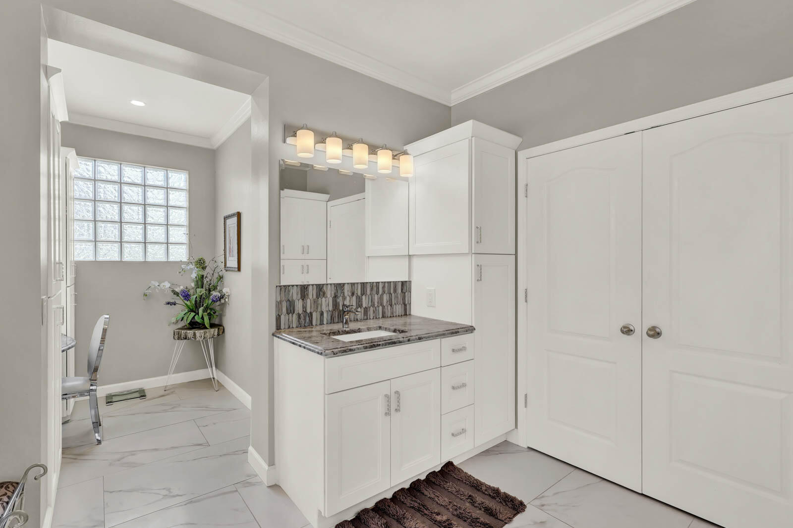 4084 SW Gleneagle Circle