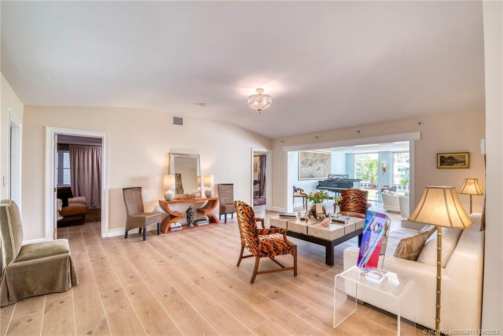 2033 SW Mockingbird Lane