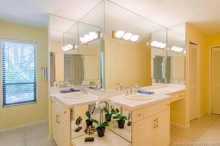 4781 SW Parkgate Blvd