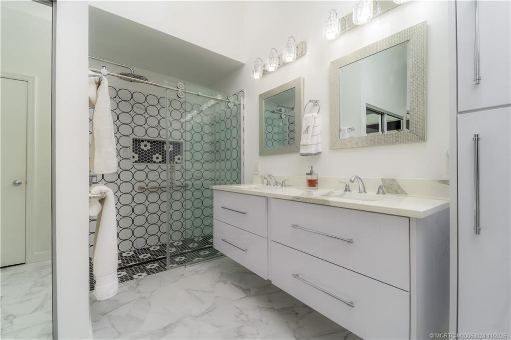 4104 SW Gleneagle Circle