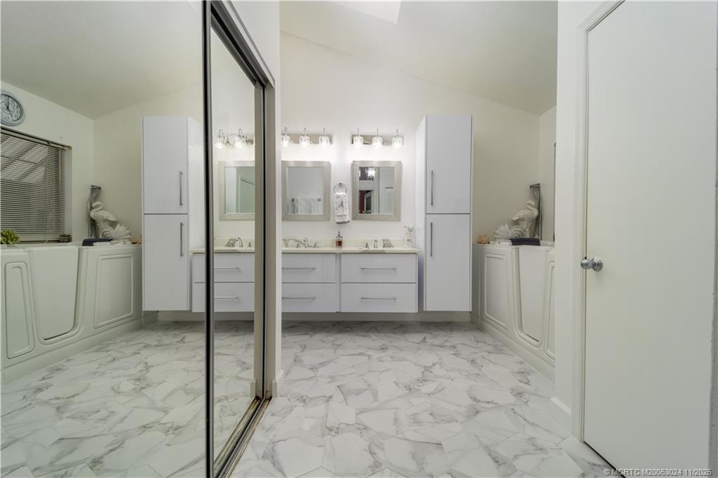 4104 SW Gleneagle Circle