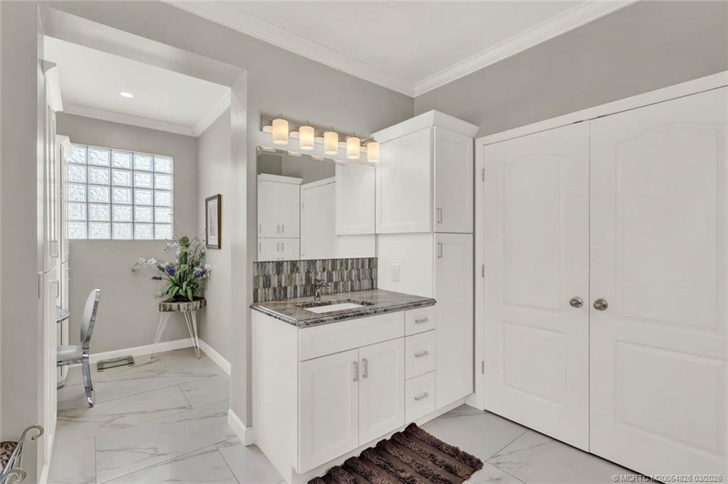 4084 SW Gleneagle Circle